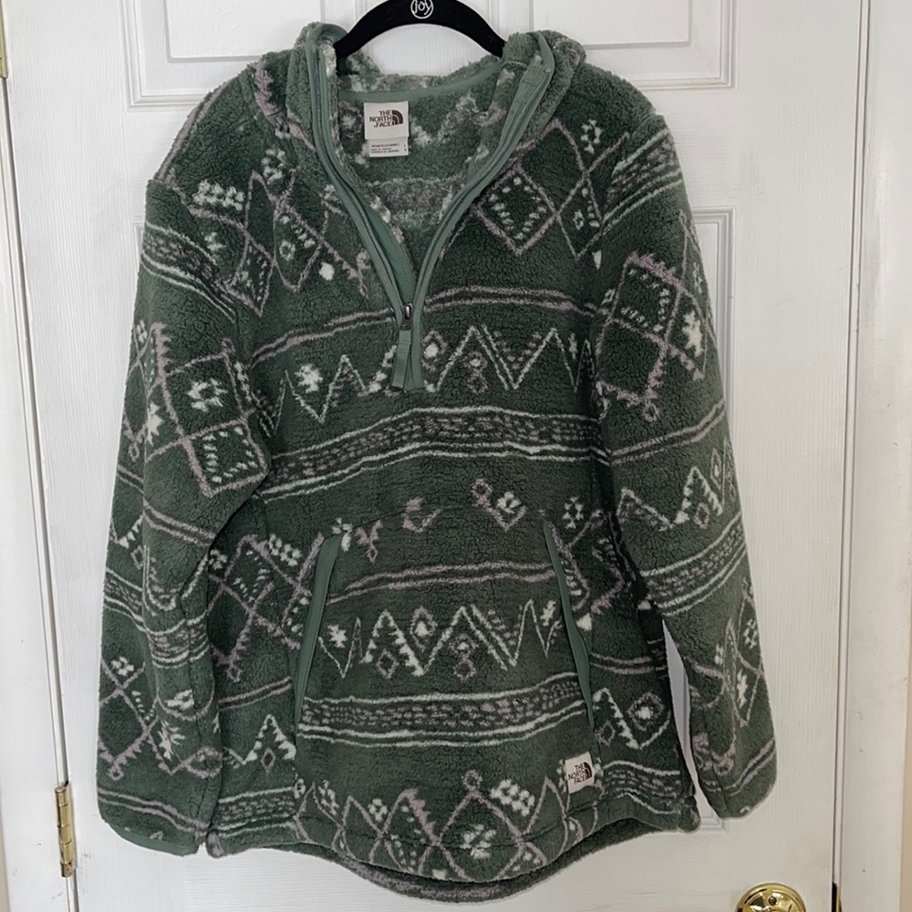 Northface Sherpa Hoodie (never worn)